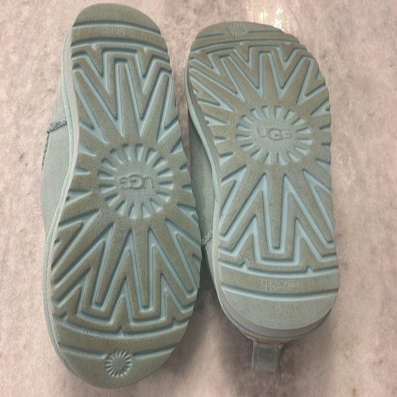 Ugg- Classic Mini - Picture 8 of 8